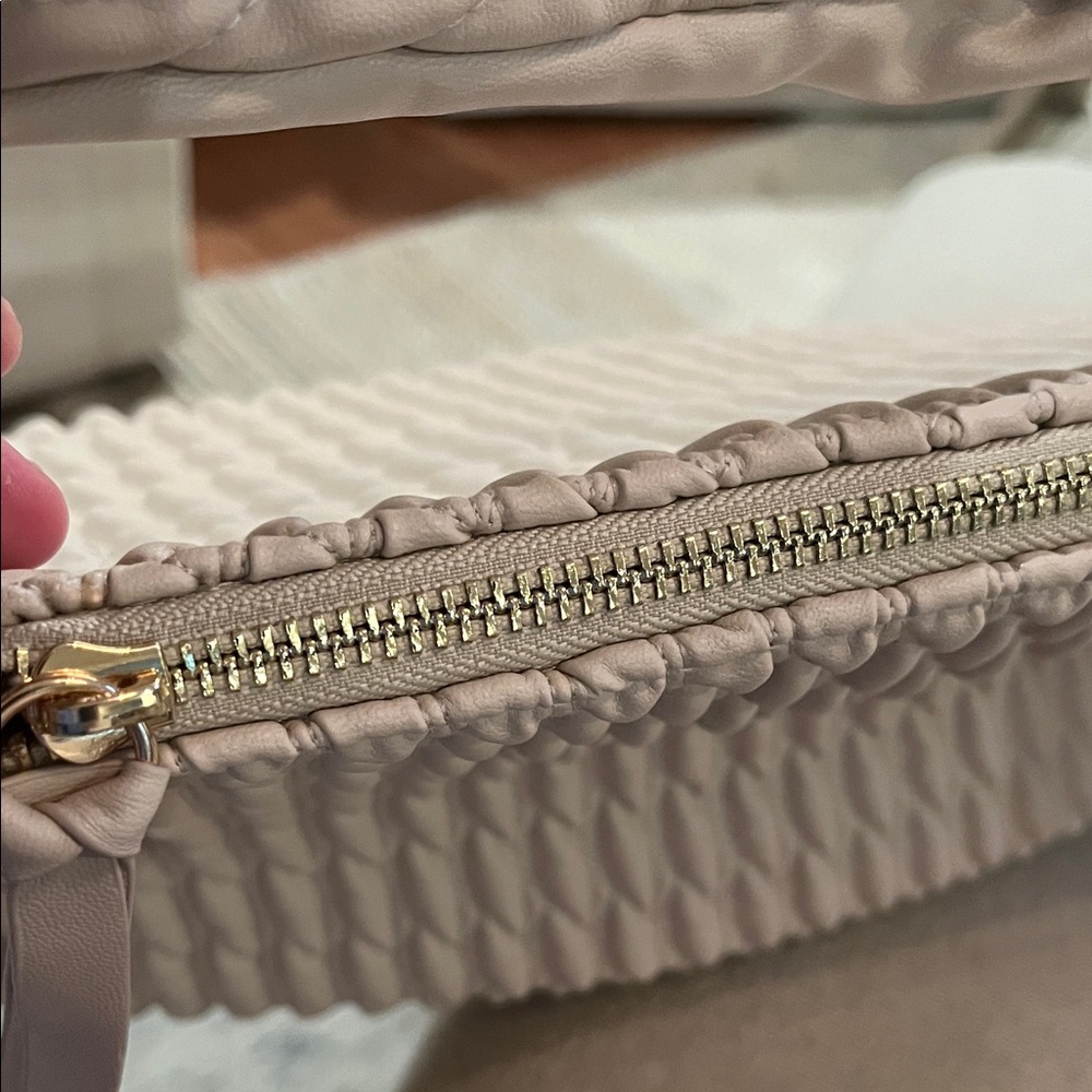 H&M Beige Quilted Shoulder Bag/NWT - Picture 14 of 14